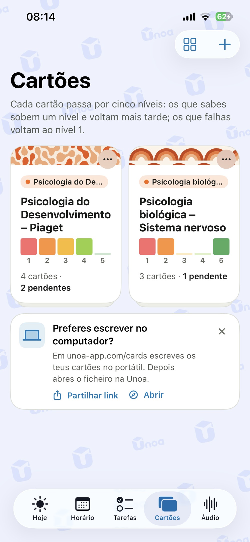Caixa de cartões com cinco níveis
